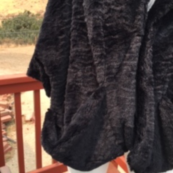 BEAUTIFUL FAUX 'MINK' JACKET - Picture 4 of 10